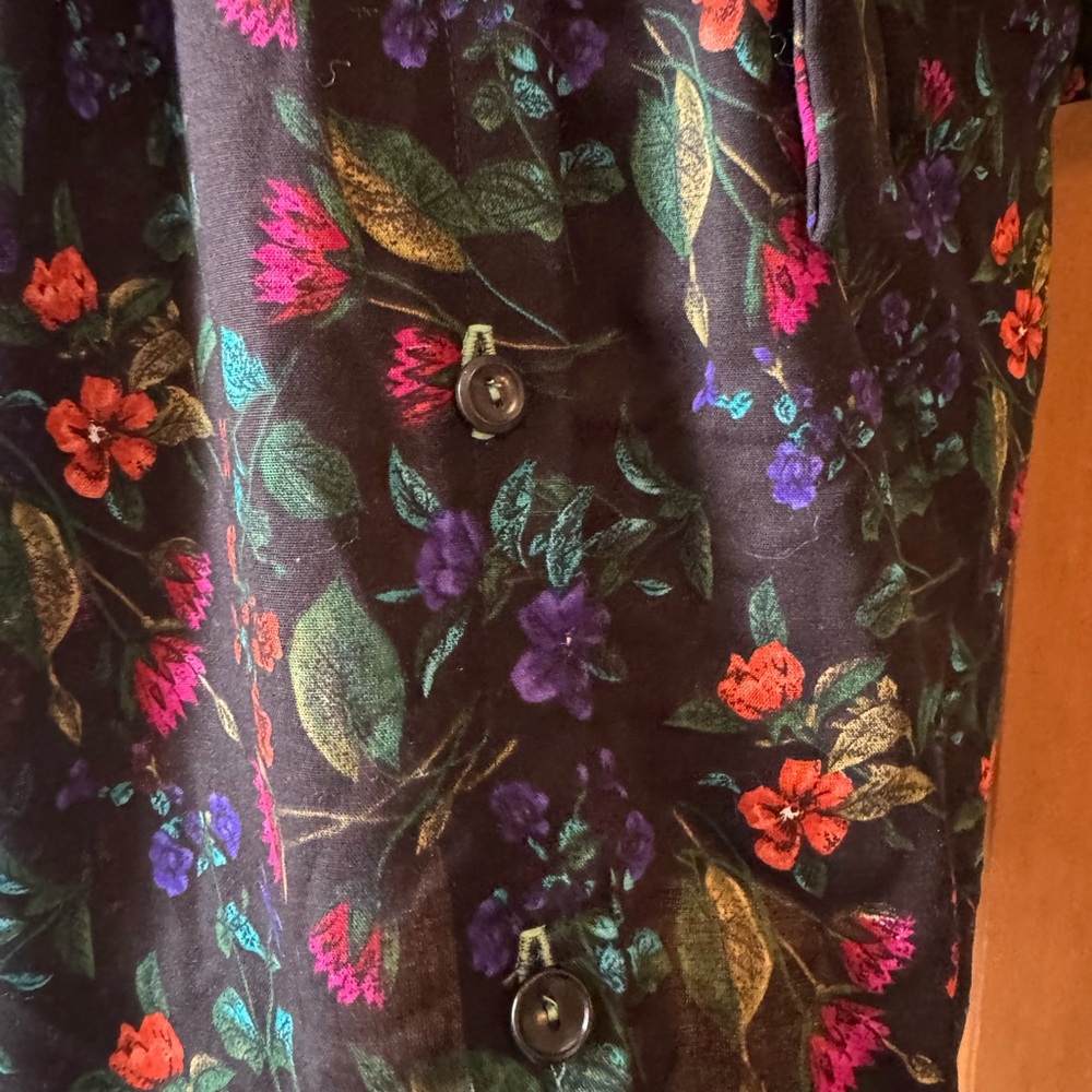Vintage Floral Button-Front Midi Dress in Black with Multicolor Bloom - Picture 6 of 10